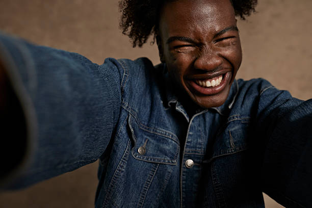 Kijana Apitia Mateso Mazito Lakini Akaja Kuwa Mtu Maarufu Duniani