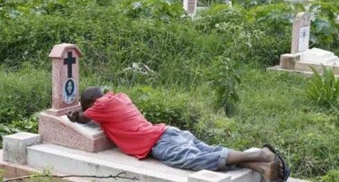Mwanamke Alala Kwenye Makaburi Siku Tatu Mfululizo Aliporudi Nyumbani, Tabia Yake Ilikuwa Tofauti