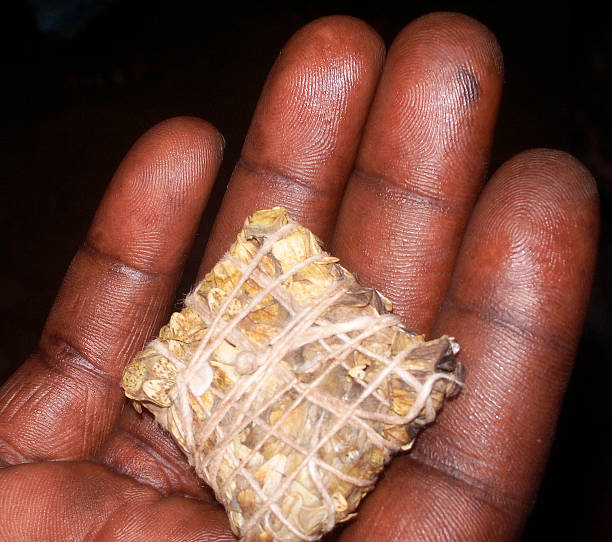 Mwanamke Afumania Jirani Yake Akijaribu Kumvutia Mumewe Kwa Uchawi wa Mapenzi