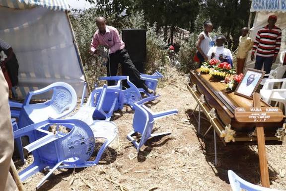 Jeneza la Mwanawe Pastor Lakataa Kuzikwa, Lagoma Kuingia Kaburini!