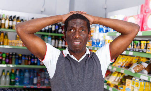 Nilijikuta nikitazama mlango wa duka langu kwa huzuni