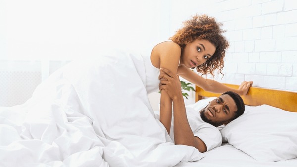 Nilivyomnasa Mke Wangu Akisaliti Baada ya Siri Iliyokuwa Imefichwa Kwa Miezi Kuanza Kujitokeza Kwa Njia Isiyotegemewa