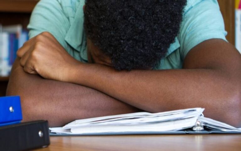 Ugonjwa wa Ajabu Ulimshika Mtoto Wangu Kila Siku ya Mtihani Siri Ilipofichuka Wote Tulibaki na Mshtuko