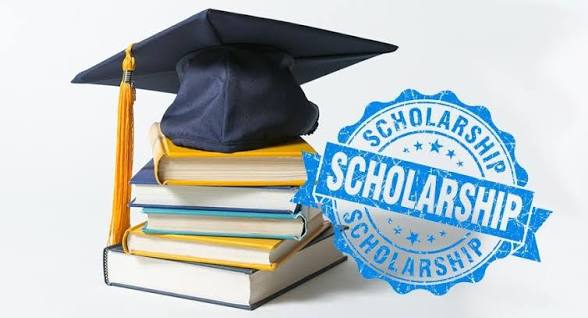 Nilitupwa Nje Mara Saba Kwenye Usaili wa Kazi na Scholarship, Mpaka Visomo Hivi Viliponiletea Kibali na Mkataba Mkubwa